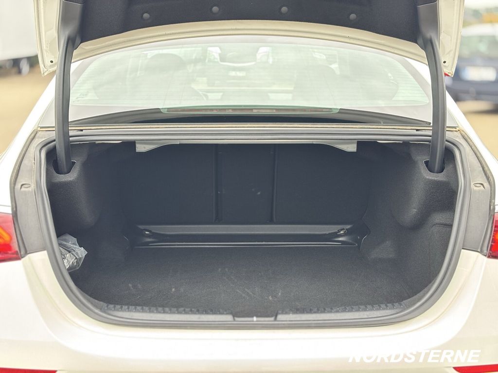 Mercedes-Benz E 220 2025 г. Белый, пробег 25532 км