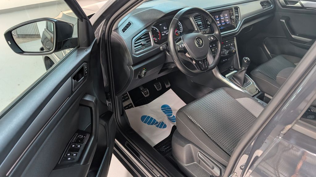 Volkswagen T-Roc 2021 г. Серый, пробег 36899 км