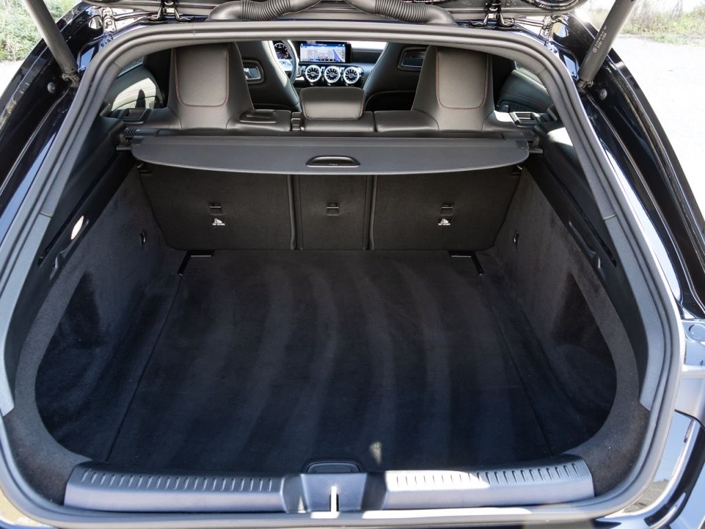 Mercedes-Benz CLA 200 SHOOTING BRAKE 2022 г. Чёрный, пробег 41649 км