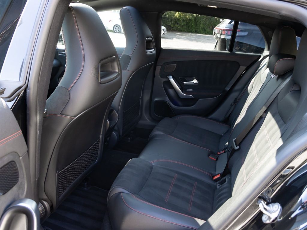 Mercedes-Benz CLA 200 SHOOTING BRAKE 2022 г. Чёрный, пробег 41649 км