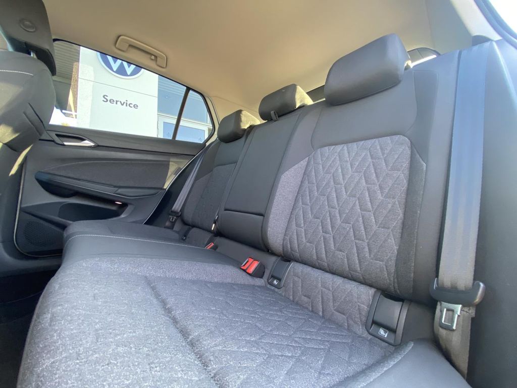 Volkswagen Golf 2023 г. Белый, пробег 46848 км