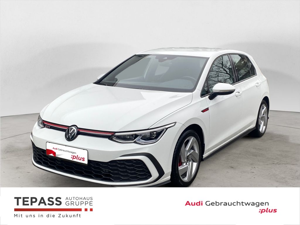 Volkswagen Golf 2023 г. Белый, пробег 35242 км
