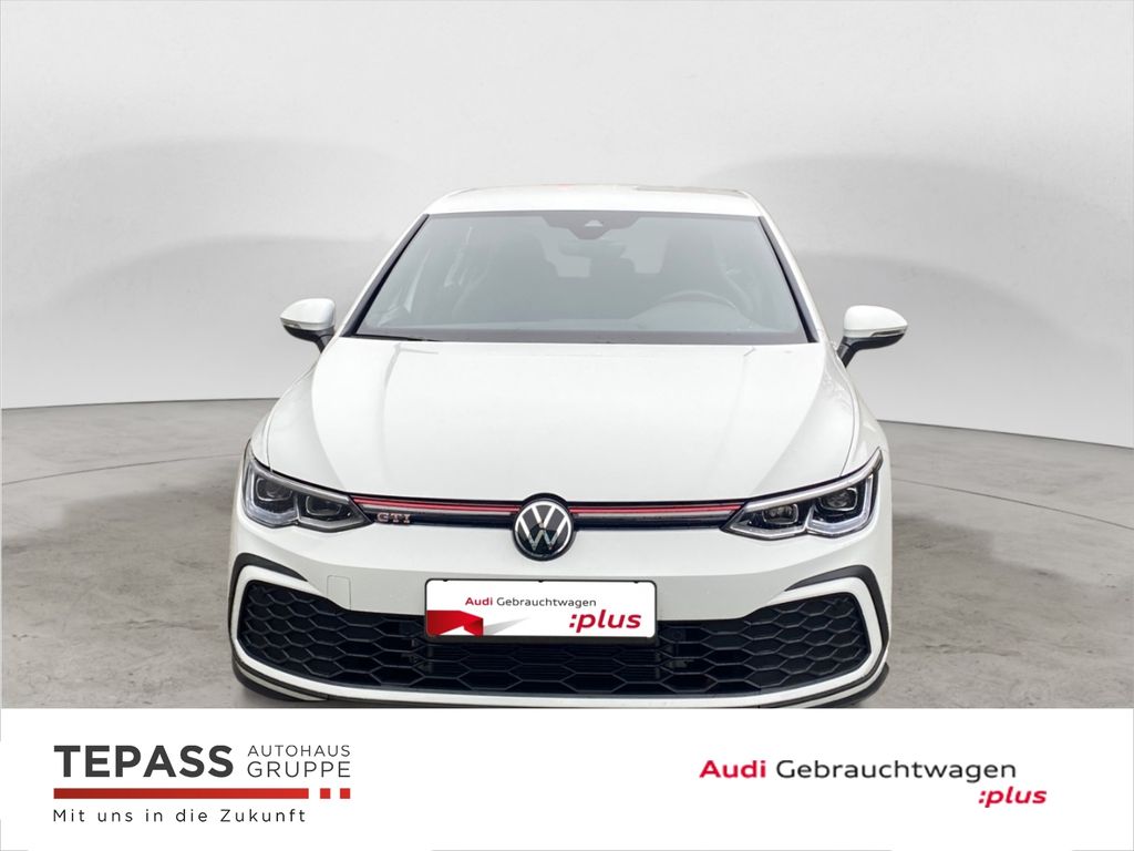 Volkswagen Golf 2023 г. Белый, пробег 35242 км