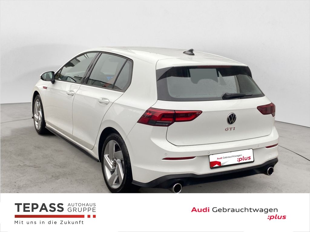 Volkswagen Golf 2023 г. Белый, пробег 35242 км