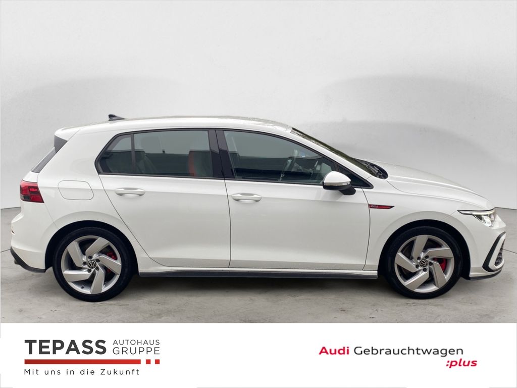 Volkswagen Golf 2023 г. Белый, пробег 35242 км