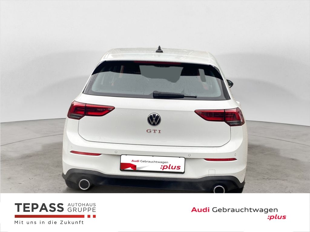 Volkswagen Golf 2023 г. Белый, пробег 35242 км