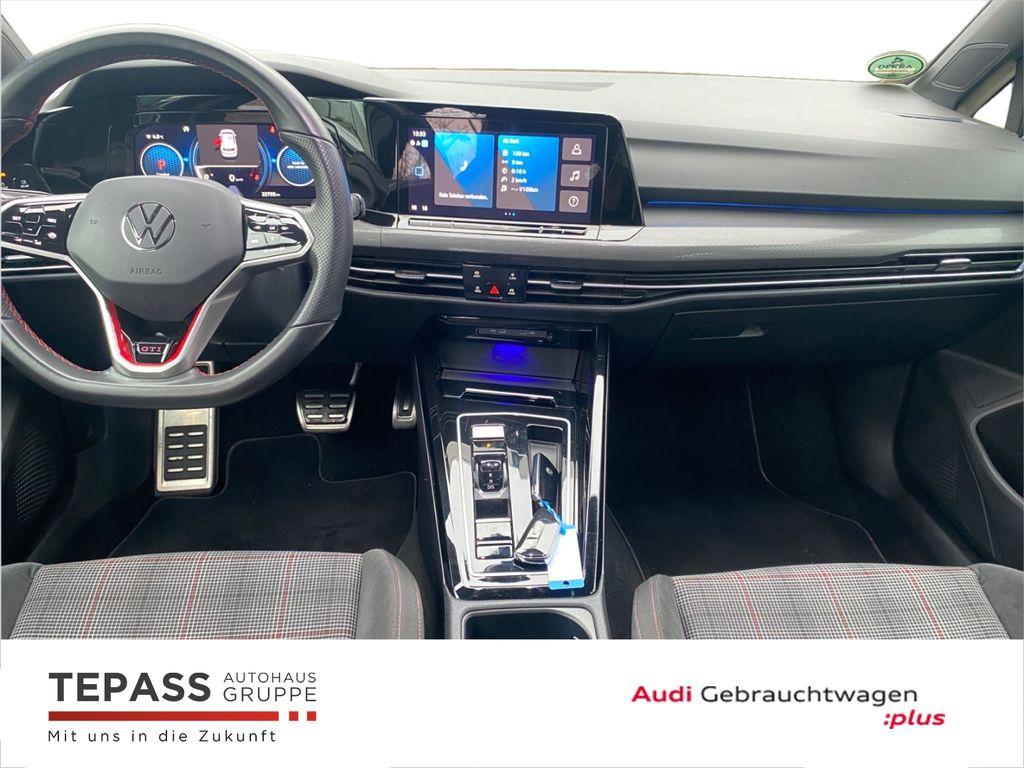 Volkswagen Golf 2023 г. Белый, пробег 35242 км