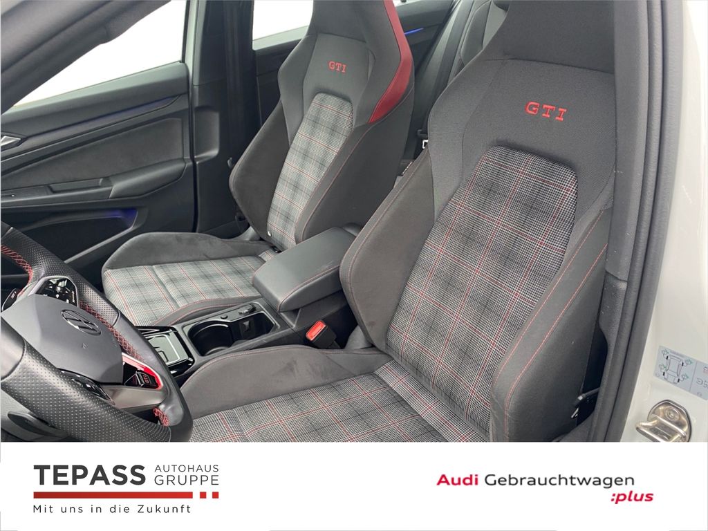 Volkswagen Golf 2023 г. Белый, пробег 35242 км