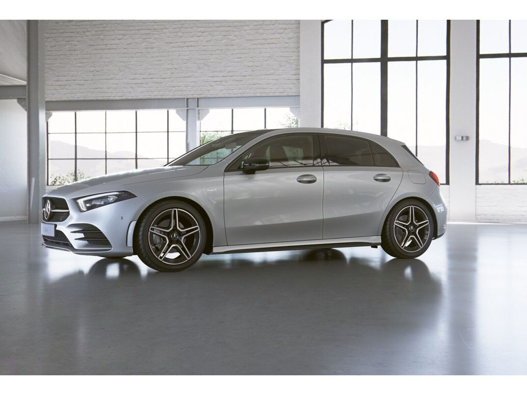 Mercedes-Benz A 200 2022 г. Белый, пробег 49933 км