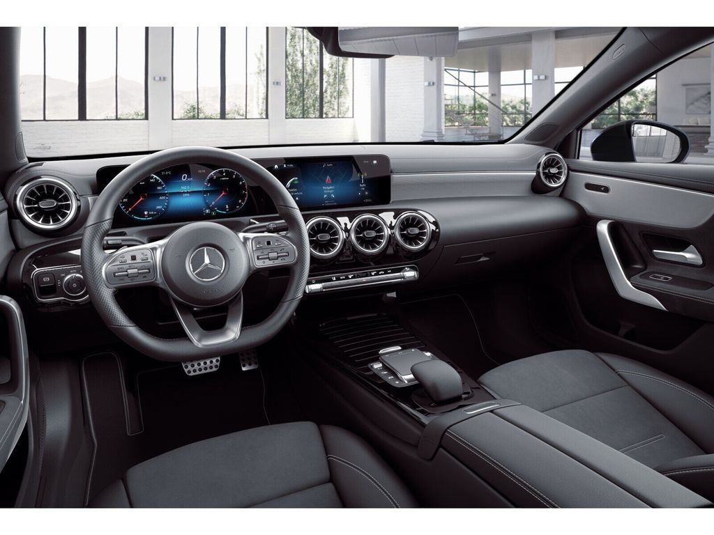 Mercedes-Benz A 200 2022 г. Белый, пробег 49933 км