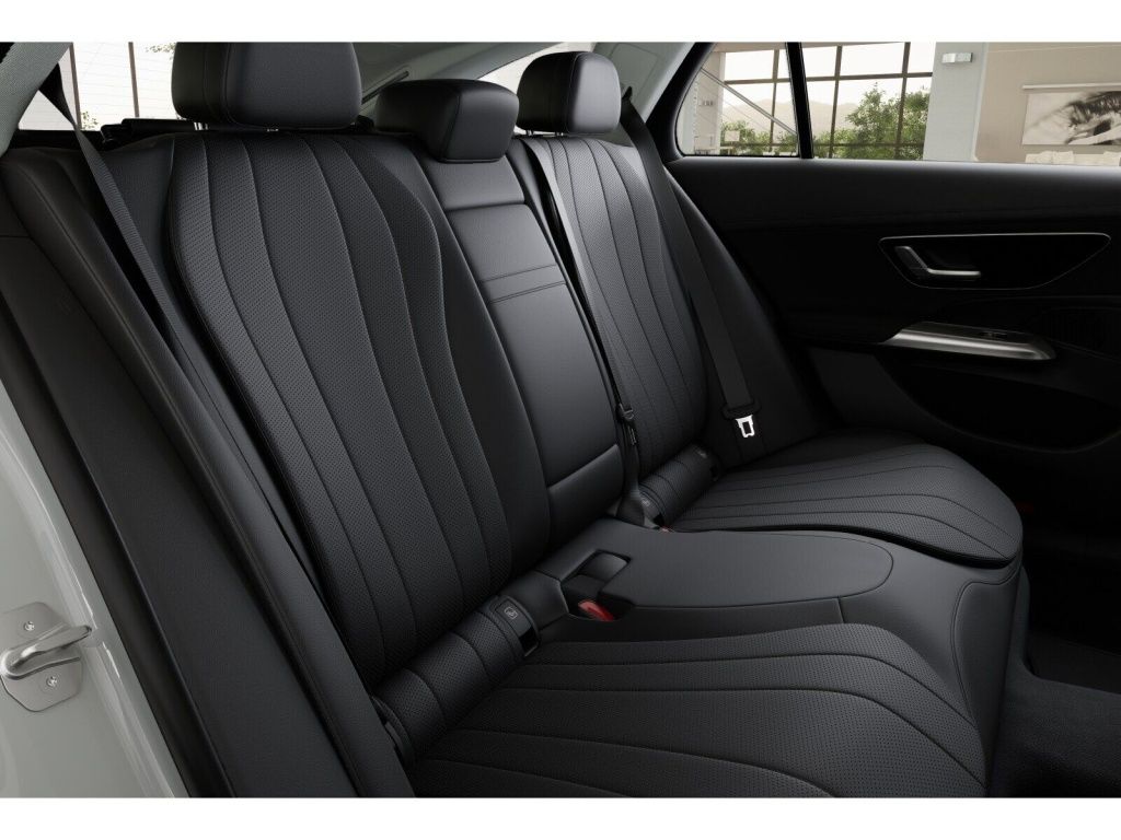Mercedes-Benz E 220 2025 г. Белый, пробег 11763 км