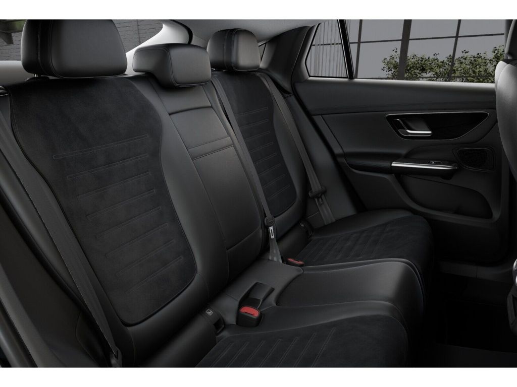 Mercedes-Benz GLC 220 2025 г. Чёрный, пробег 18117 км