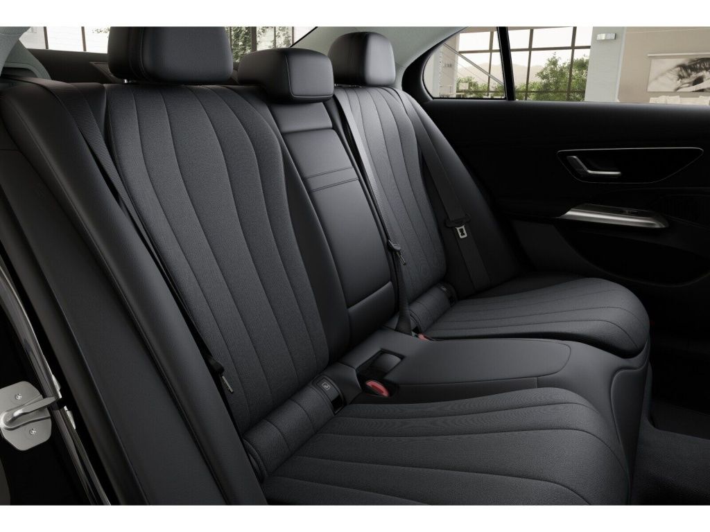 Mercedes-Benz E 200 2025 г. Чёрный, пробег 10725 км