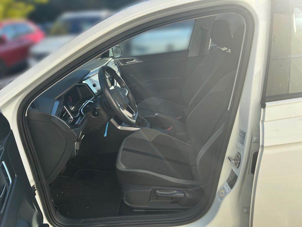 Volkswagen Polo 2023 г. Белый, пробег 39998 км