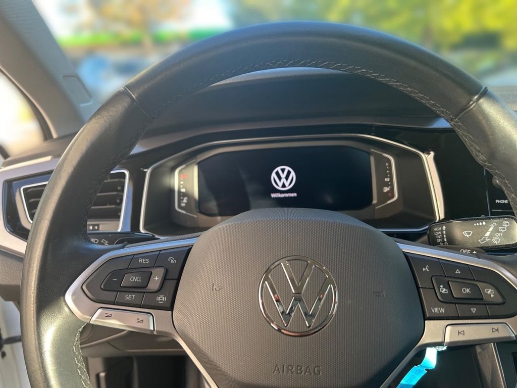 Volkswagen Polo 2023 г. Белый, пробег 39998 км