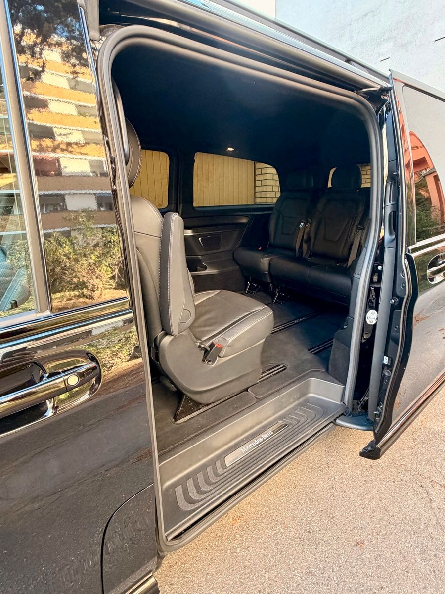 Mercedes-Benz V 300 2022 г. Чёрный, пробег 51000 км