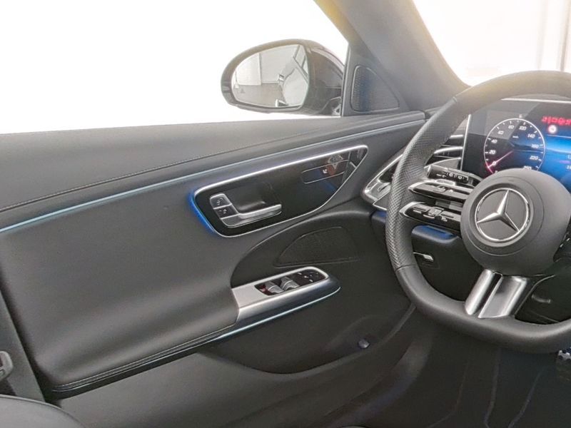 Mercedes-Benz E 220 2025 г. Чёрный, пробег 24382 км