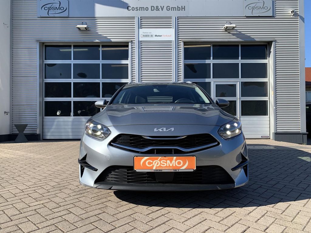 Kia CEE'D SPORTSWAGON 2023 г. Серебристый, пробег 42872 км