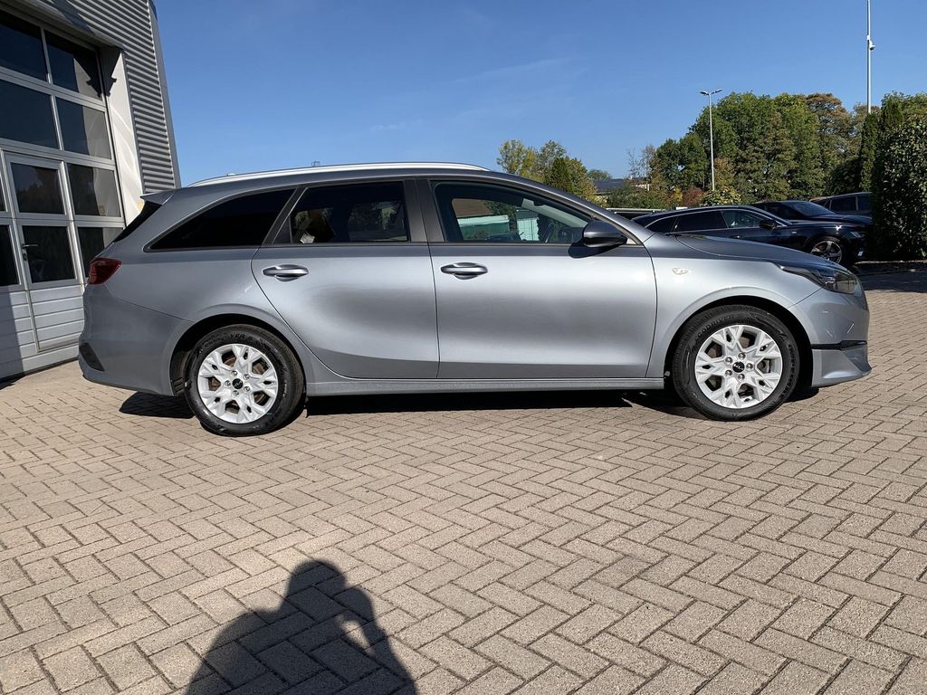Kia CEE'D SPORTSWAGON 2023 г. Серебристый, пробег 42872 км