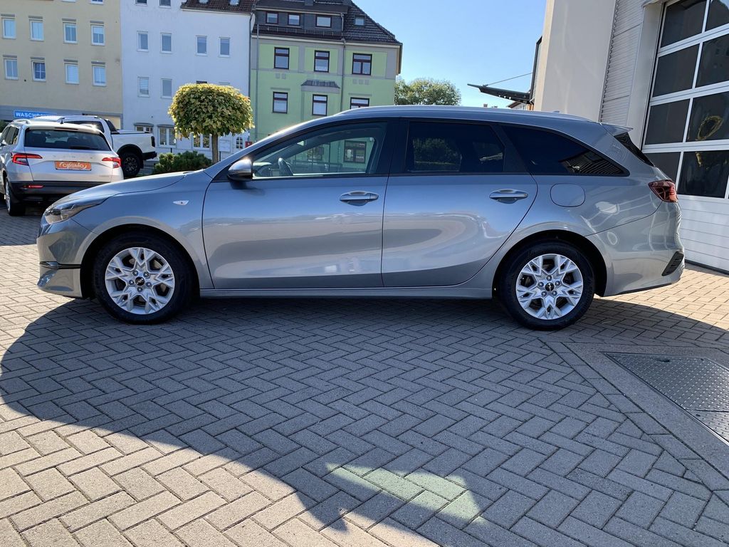 Kia CEE'D SPORTSWAGON 2023 г. Серебристый, пробег 42872 км