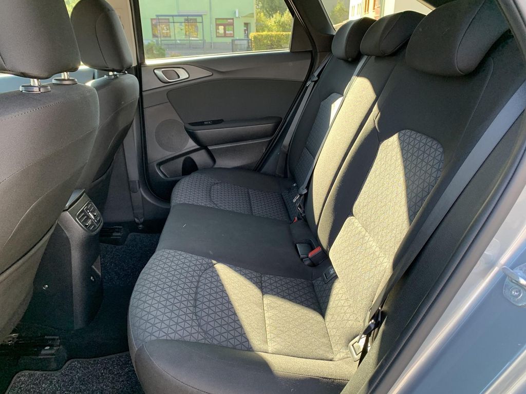 Kia CEE'D SPORTSWAGON 2023 г. Серебристый, пробег 42872 км