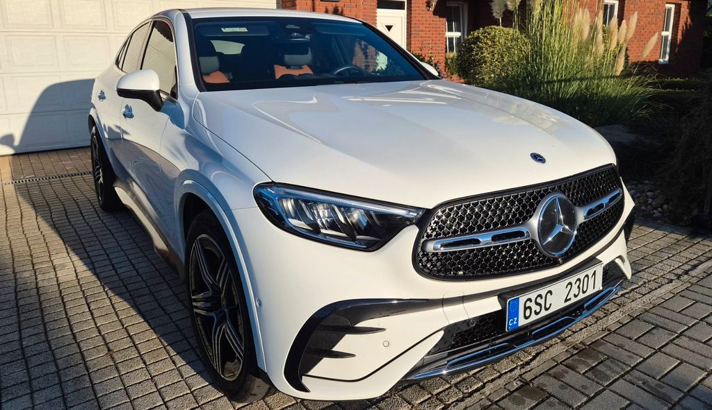 Mercedes-Benz GLC 200 2023 г. Белый, пробег 28000 км