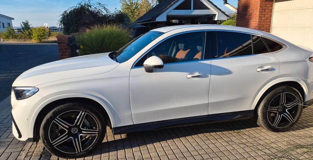 Mercedes-Benz GLC 200 2023 г. Белый, пробег 28000 км