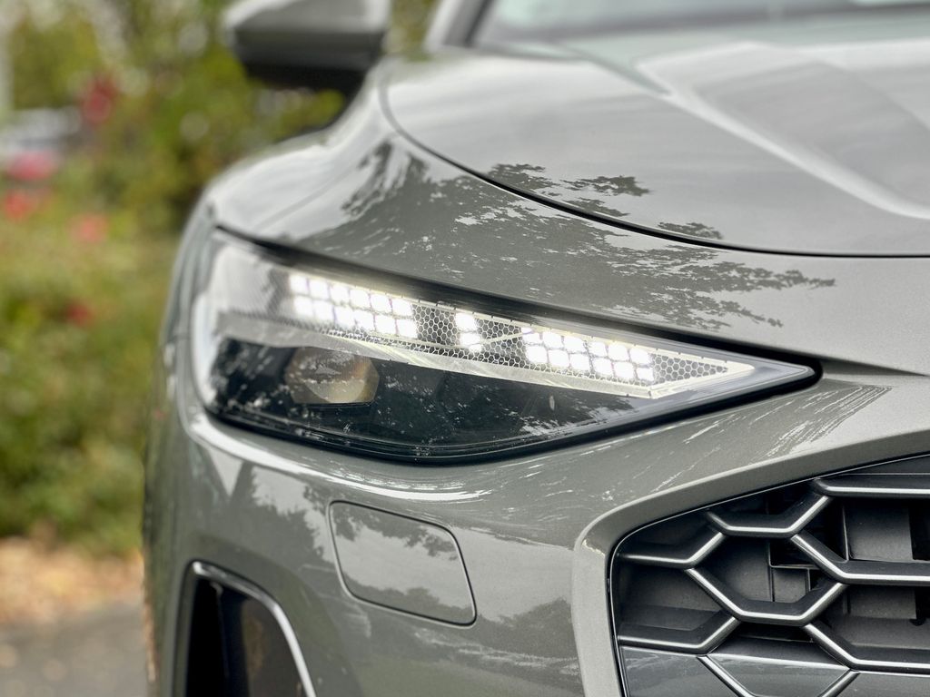 Audi A6 2026 г. Чёрный, пробег 27590 км