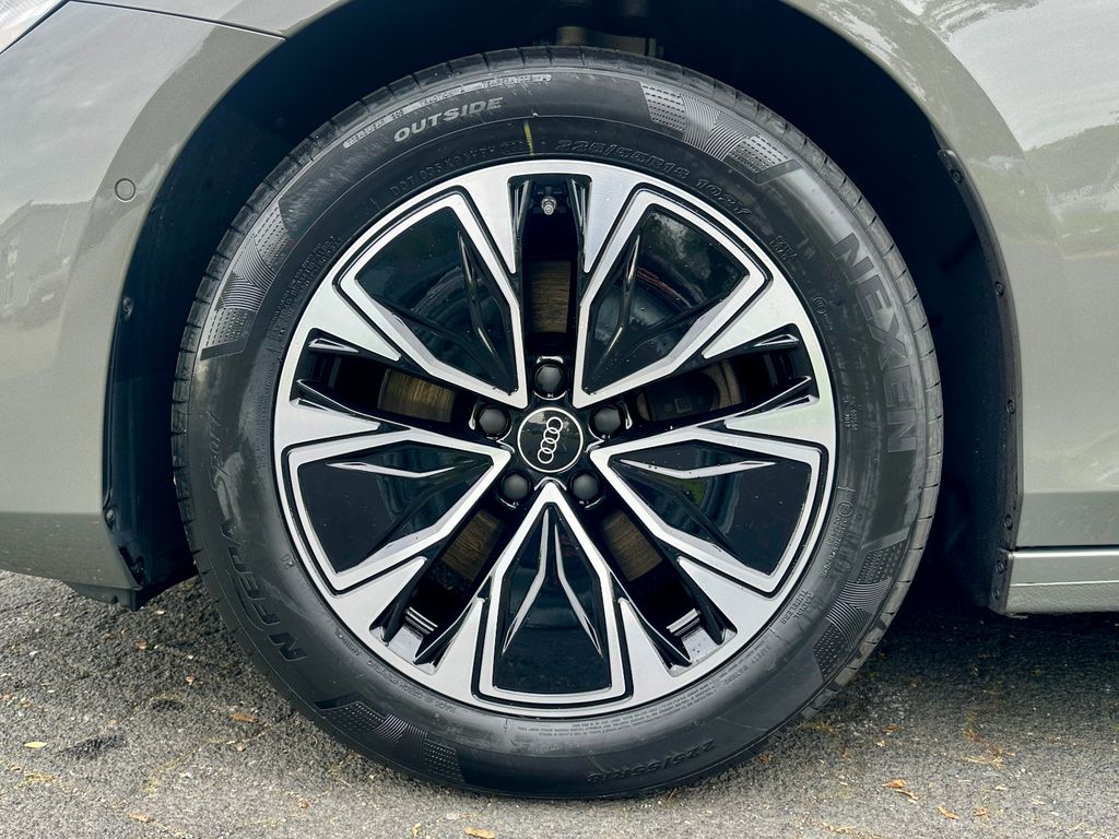 Audi A6 2026 г. Чёрный, пробег 27590 км