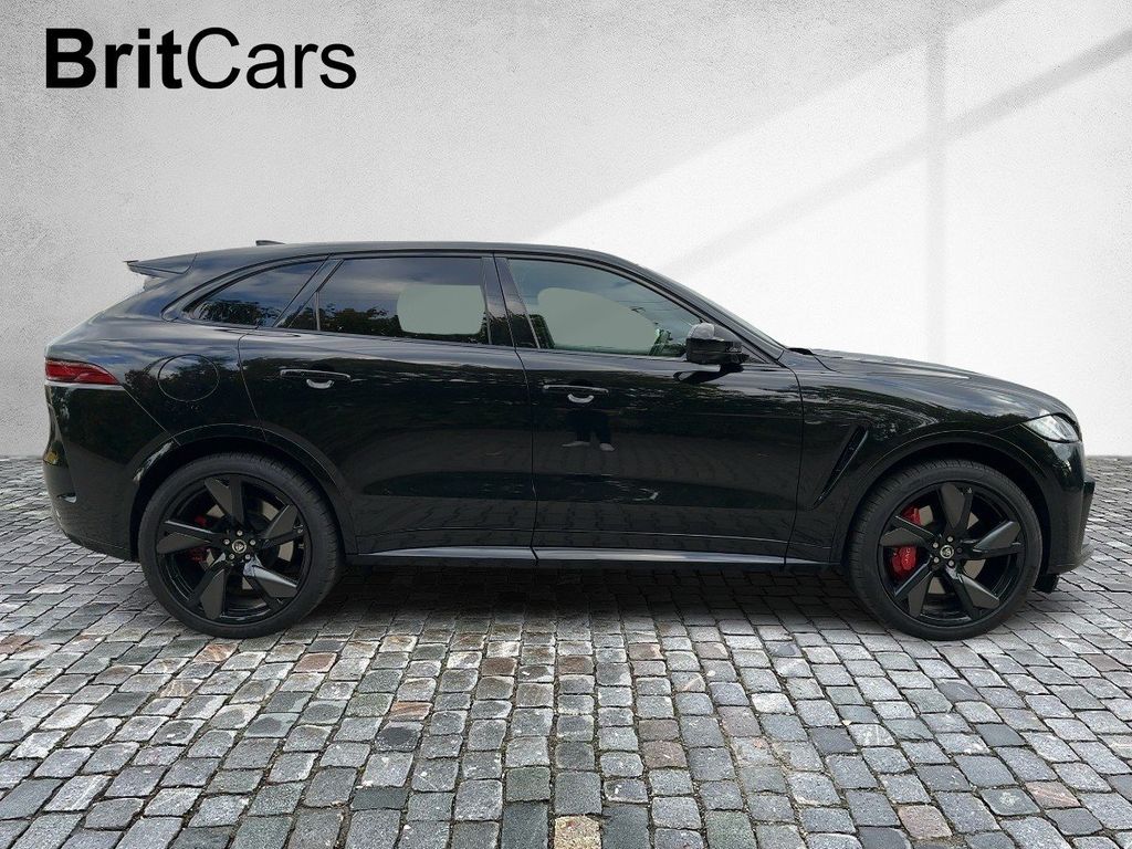 Jaguar F-Pace 2023 г. Чёрный, пробег 44862 км