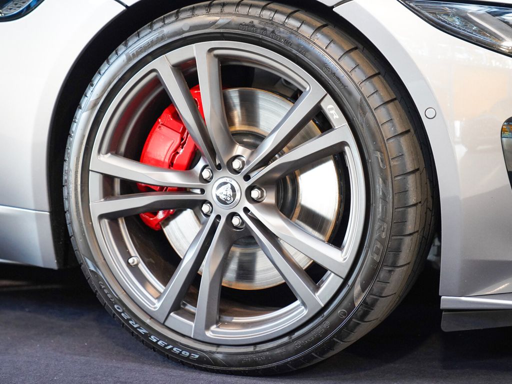 Jaguar F-Type 2023 г. Серый, пробег 35785 км