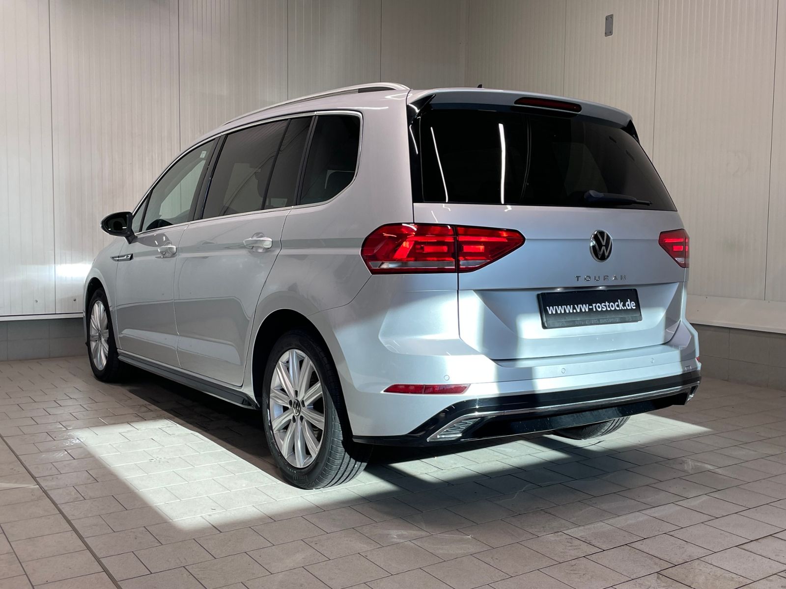 Volkswagen Touran 2022 г. Серебристый, пробег 52600 км