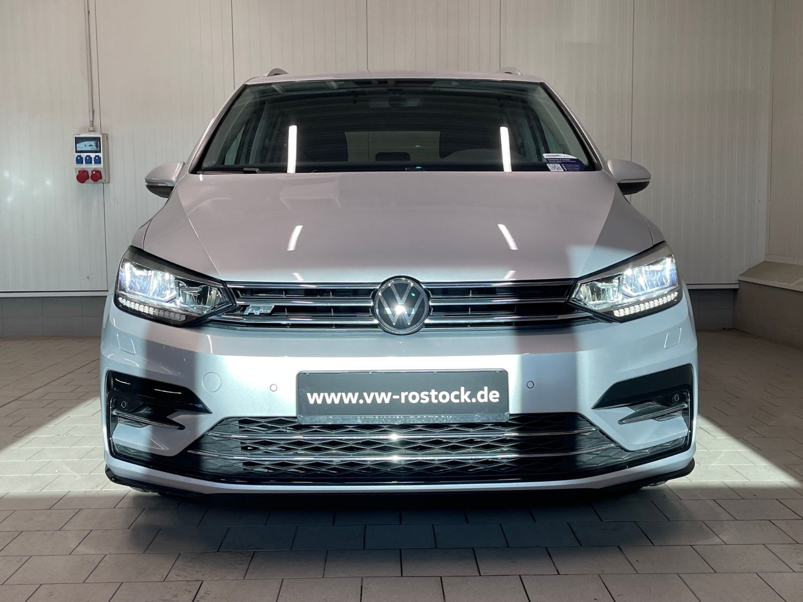 Volkswagen Touran 2022 г. Серебристый, пробег 52600 км