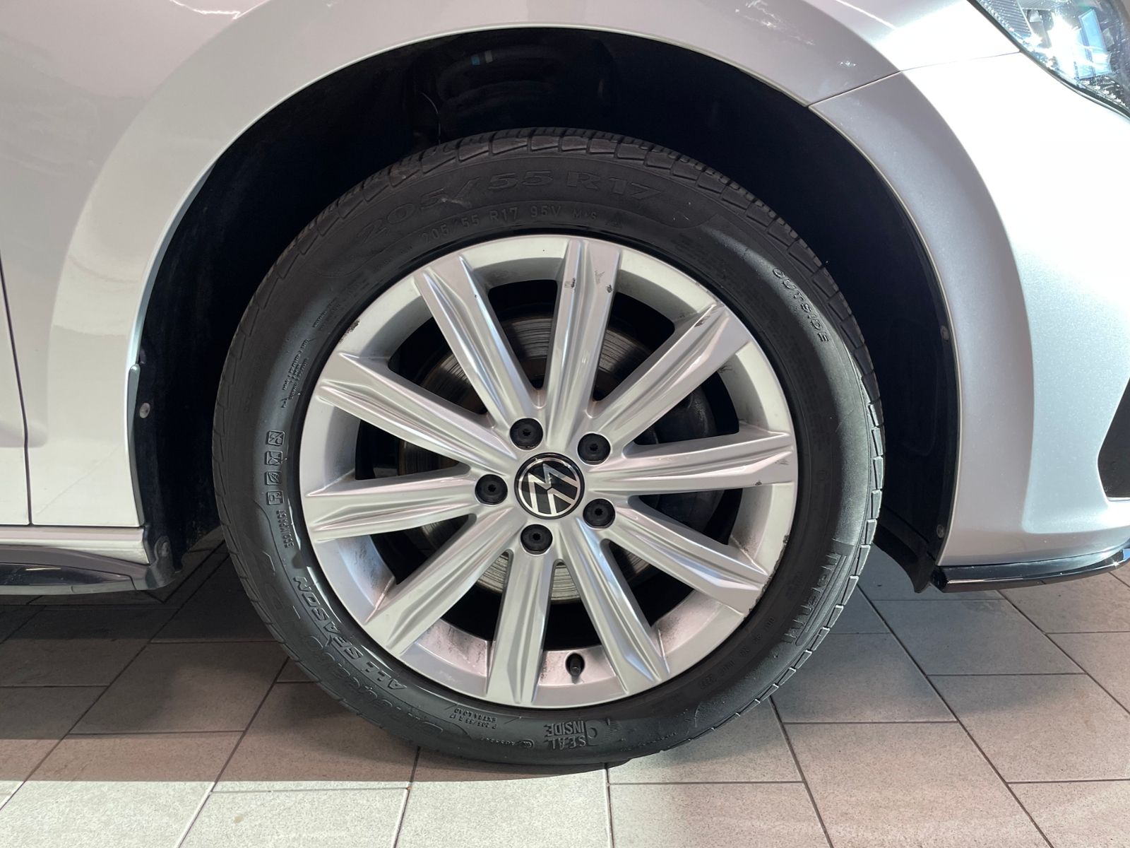 Volkswagen Touran 2022 г. Серебристый, пробег 52600 км