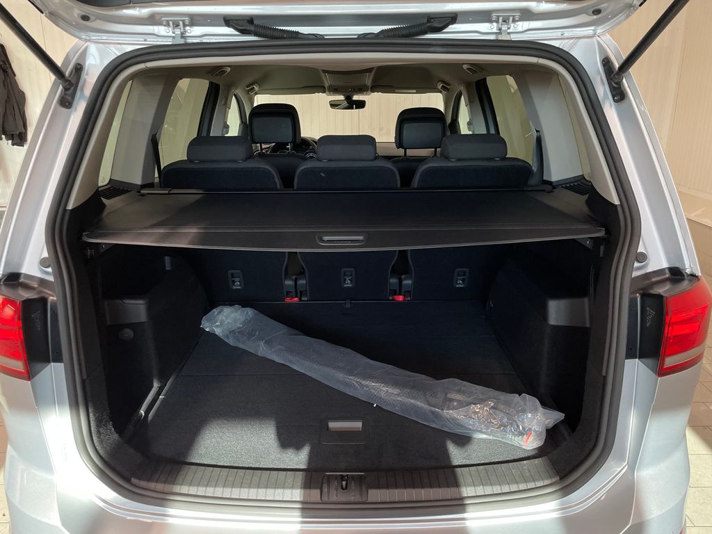 Volkswagen Touran 2022 г. Серебристый, пробег 52600 км