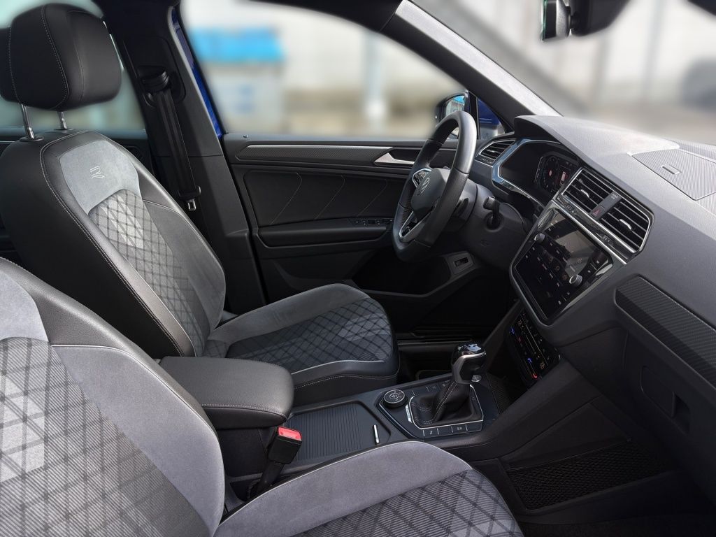 Volkswagen Tiguan 2022 г. Синий, пробег 42580 км