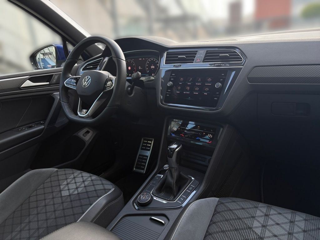 Volkswagen Tiguan 2022 г. Синий, пробег 42580 км