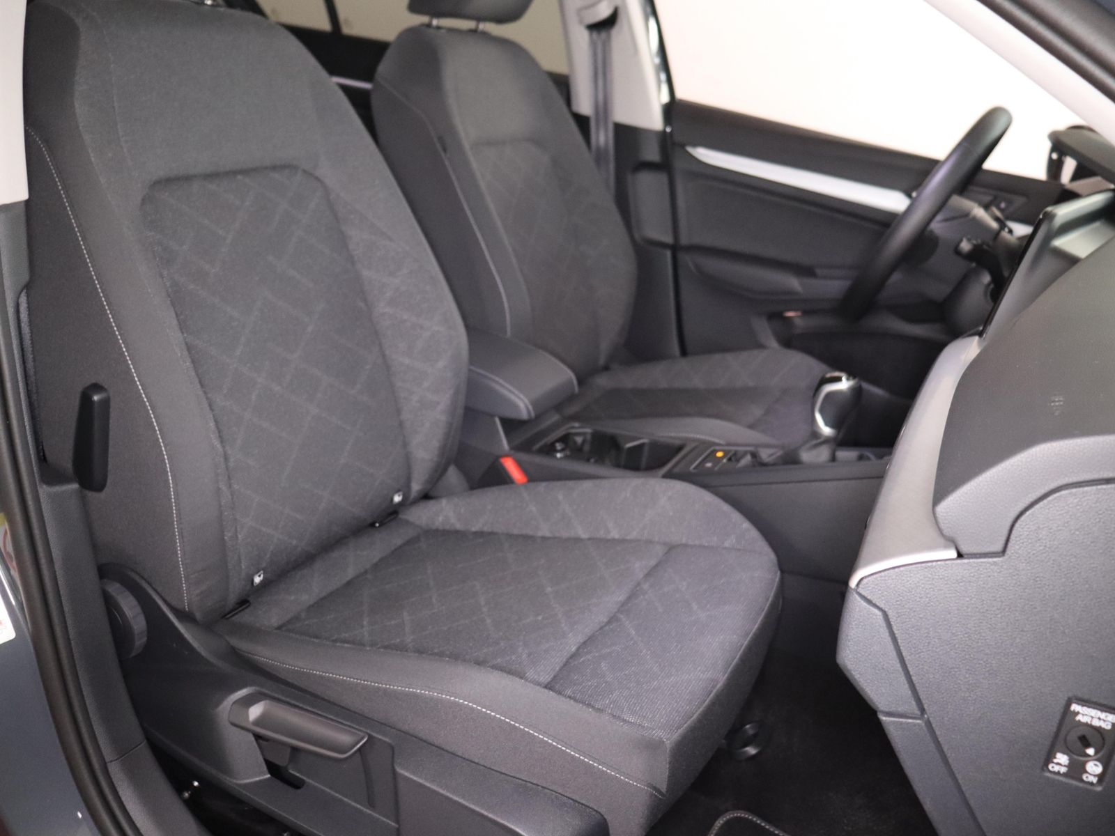 Volkswagen Golf 2023 г. Серый, пробег 49851 км