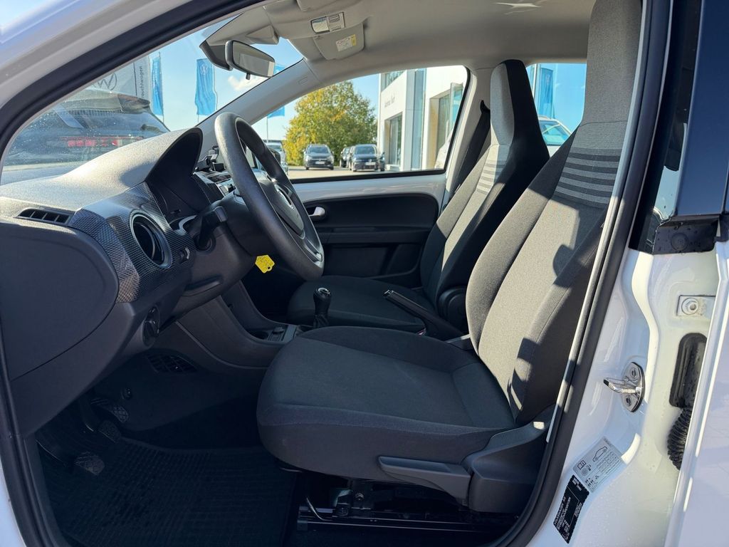 Volkswagen up! 2023 г. Белый, пробег 58350 км