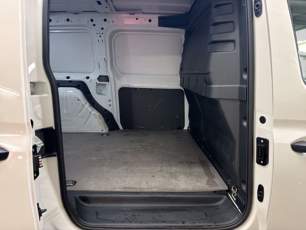 Volkswagen Caddy 2023 г. Белый, пробег 49164 км