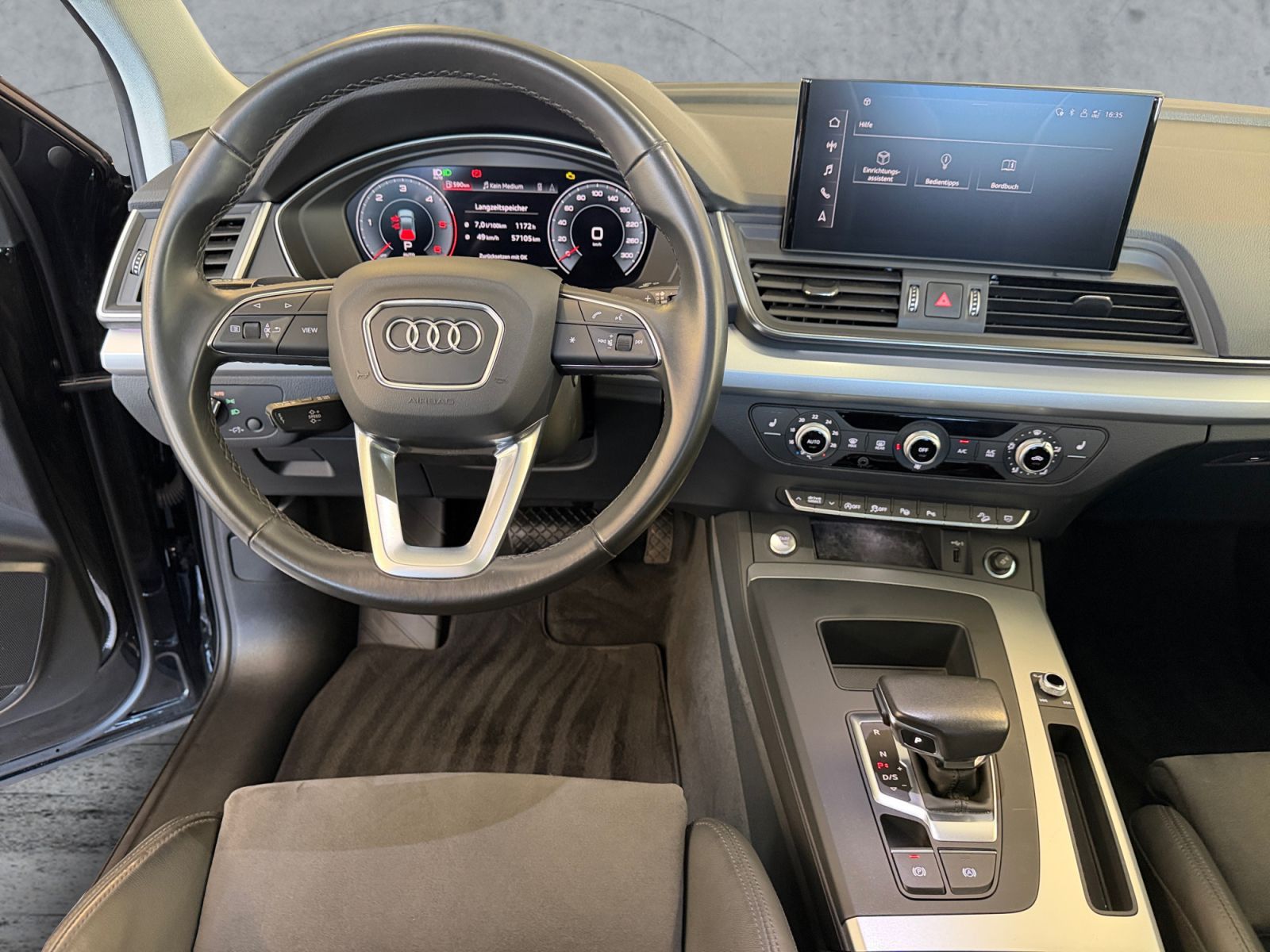 Audi Q5 2023 г. Чёрный, пробег 58776 км