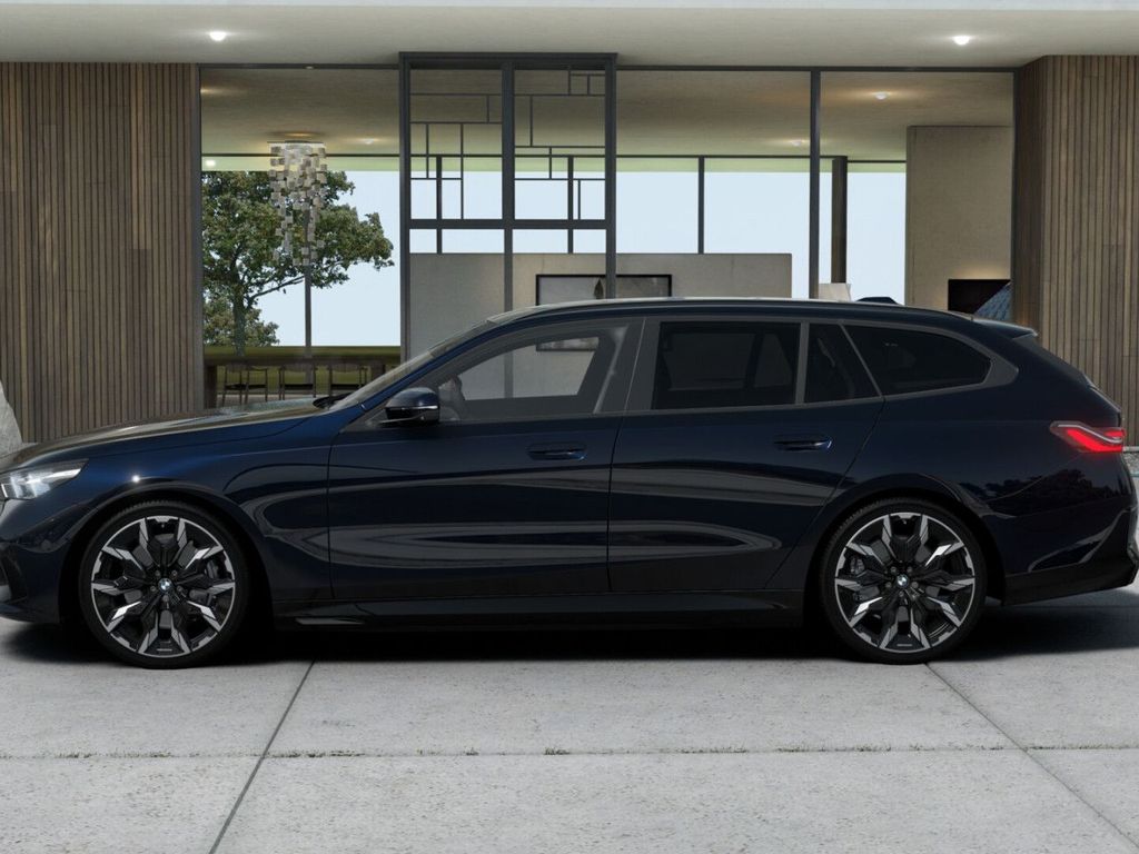 BMW 540 2026 г. Чёрный, пробег 25591 км