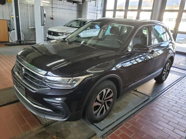 Volkswagen Tiguan 2022 г. Чёрный, пробег 56125 км