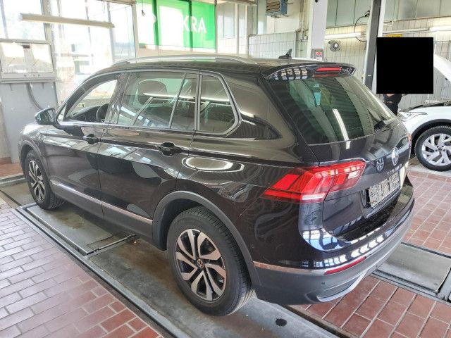 Volkswagen Tiguan 2022 г. Чёрный, пробег 56125 км