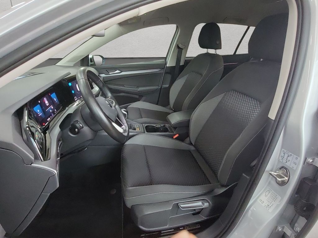 Volkswagen Golf 2022 г. Серебристый, пробег 35800 км