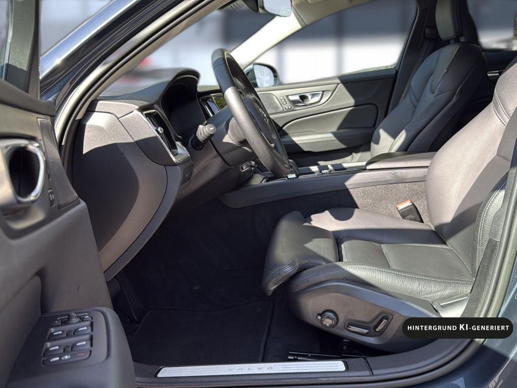 Volvo V60 2022 г. Синий, пробег 55750 км