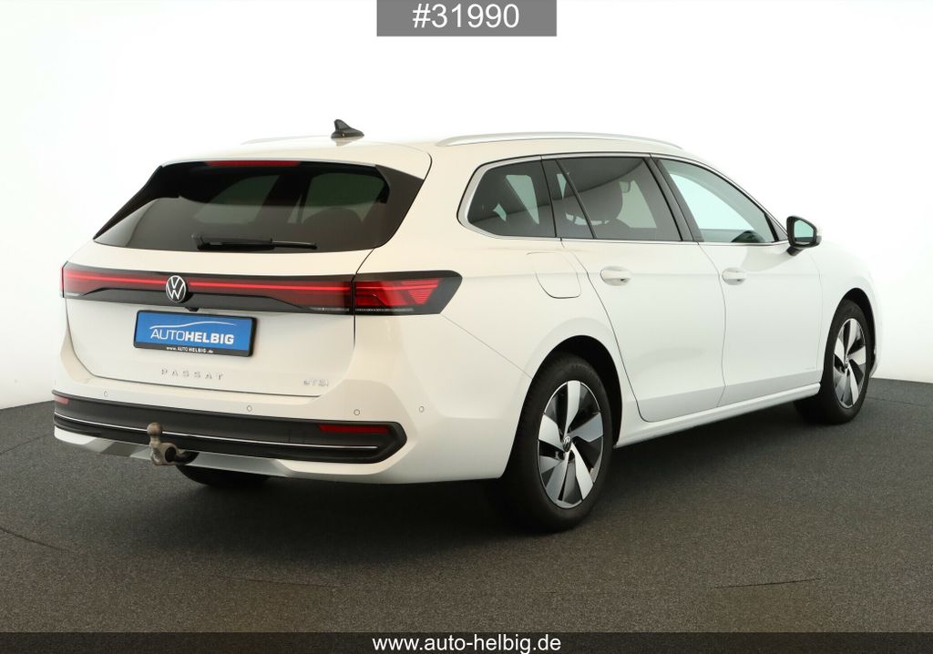 Volkswagen PASSAT VARIANT 2024 г. Белый, пробег 31100 км