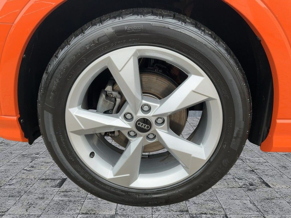 Audi Q3 2023 г. Оранжевый, пробег 37767 км