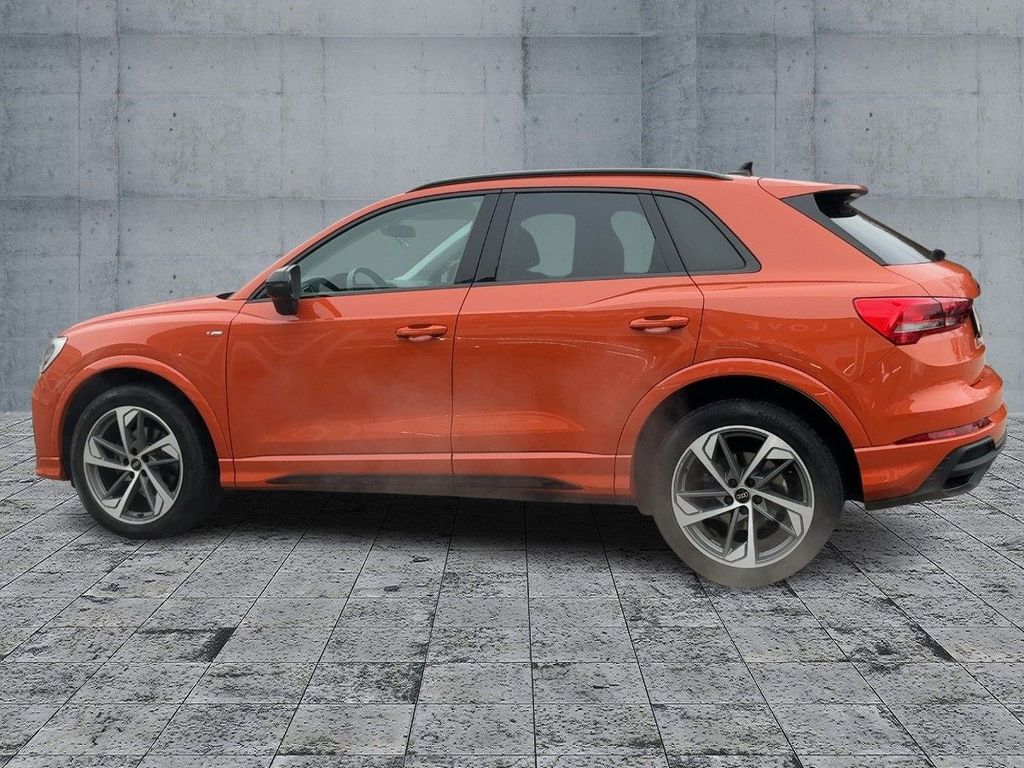 Audi Q3 2023 г. Оранжевый, пробег 31700 км