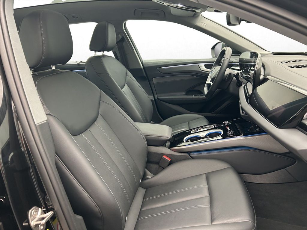 Audi A6 2026 г. Чёрный, пробег 29753 км